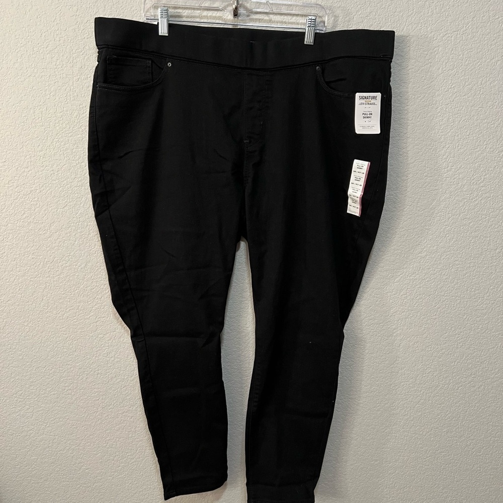 NWT Levi’s Pull On Skinny size 24s (37X28)